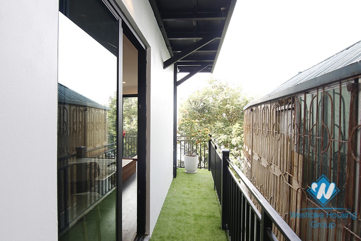 A brand-new studio with lake view on Tran Vu street, Truc Bach area, Ba Dinh
